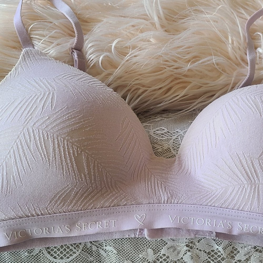 Victoria's Secret Wireless T-Shirt Bra Purple Lavender Palm Leaf Floral 32C